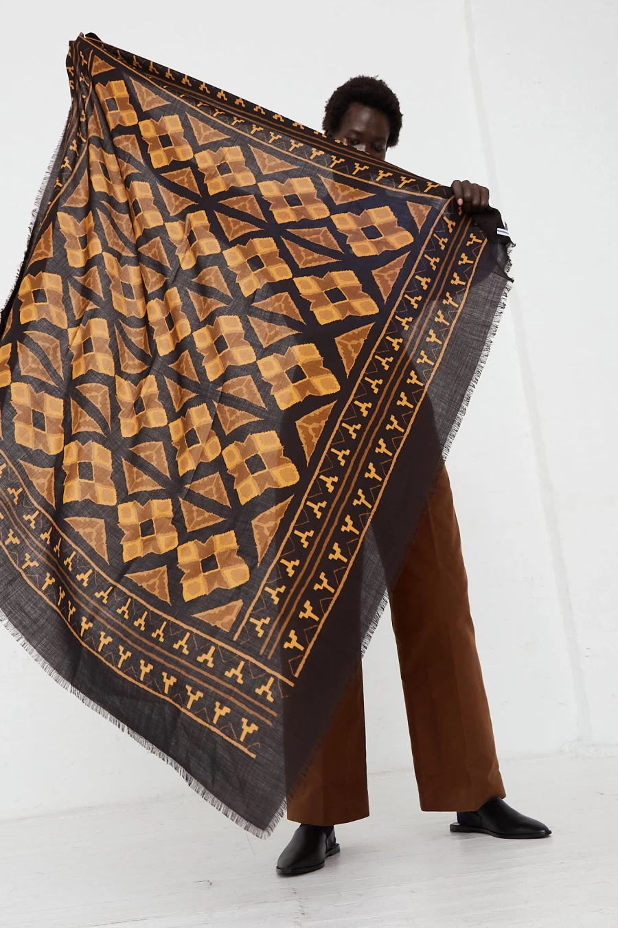 "Stylish Cristaseya Printed Wool Shawl with Elegant Fringes – Oroboro Collection"