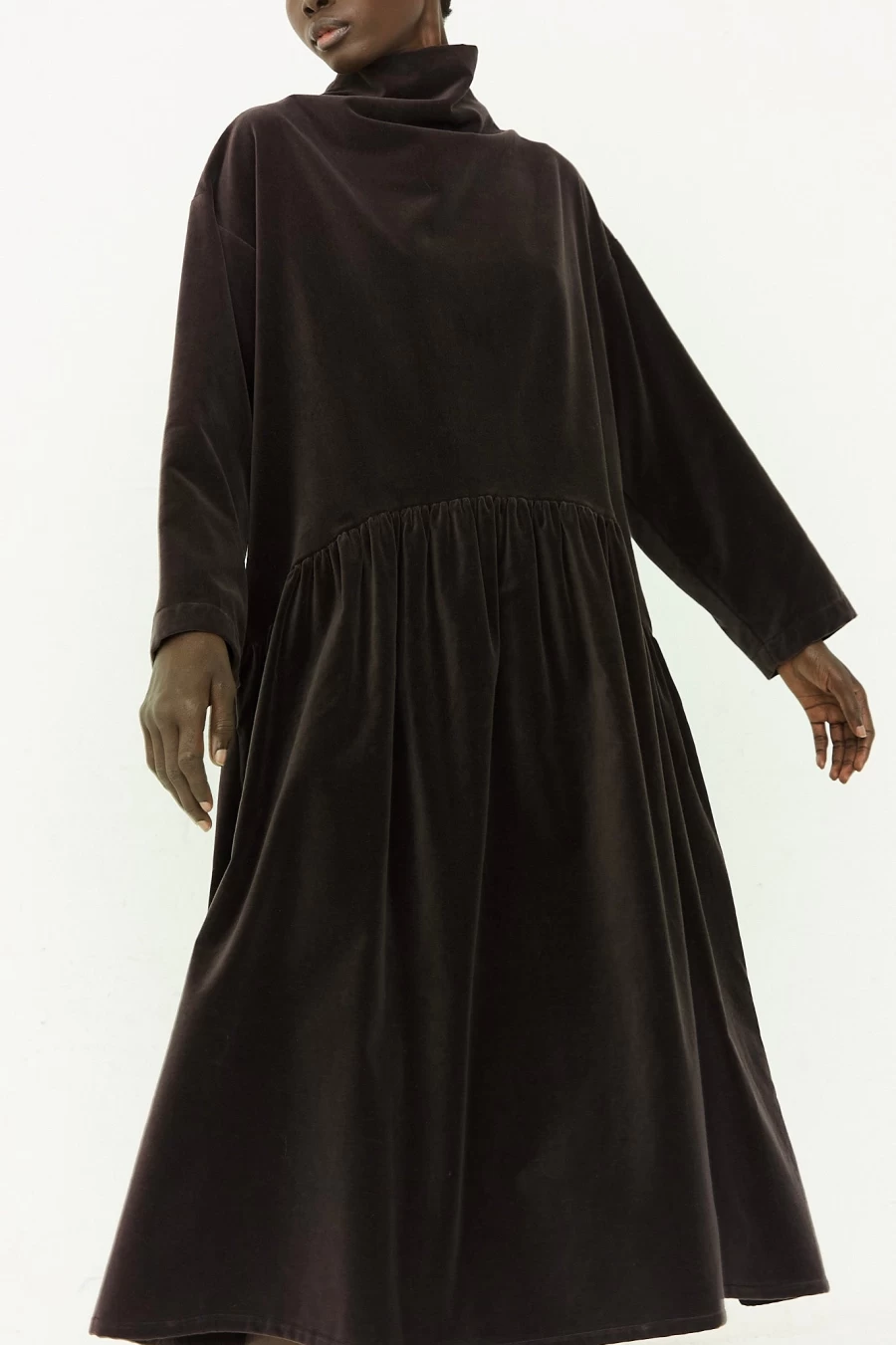 Black Crane Sumi Black Velvet High Neck Dress - Elegant Oroboro Design for Women